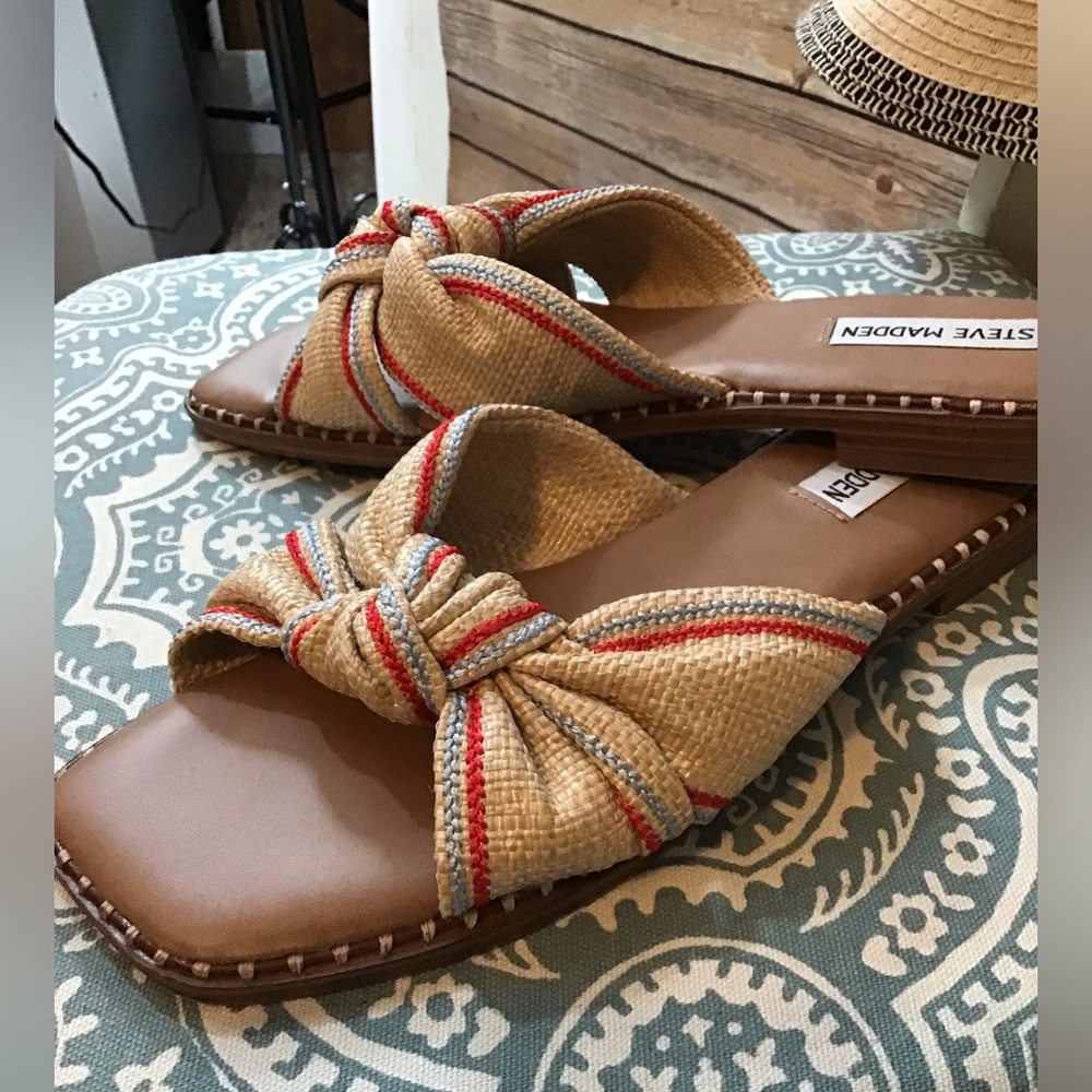 Steve Madden Tan and Red Sandals with Crisscross Design